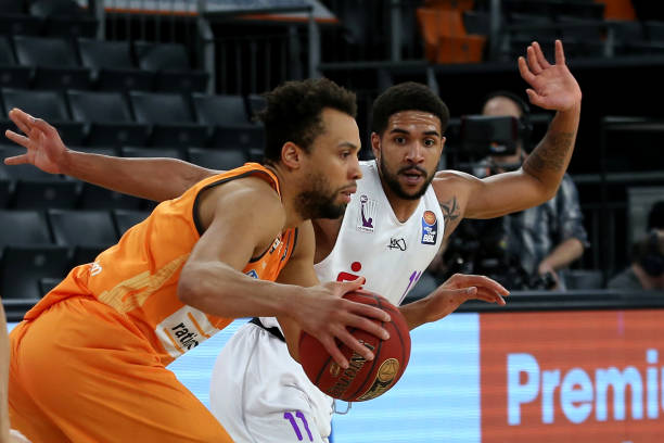 对方防守球 对方防守球