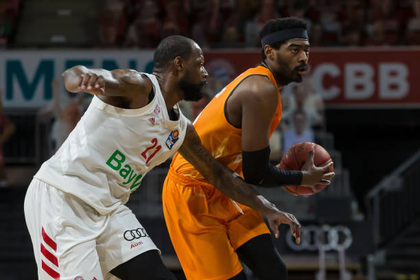 通过一系列 通过一系列